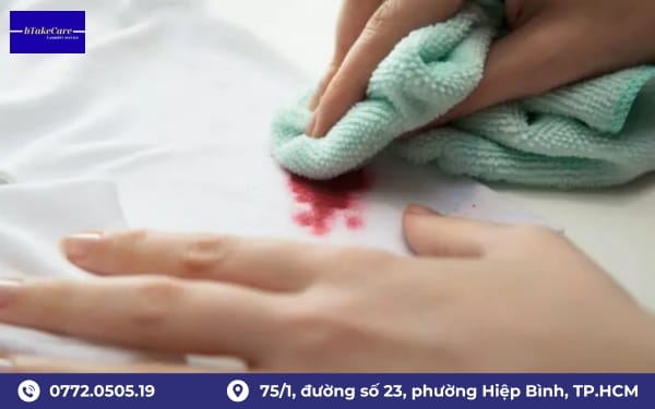 Các cách làm sạch vết son trên áo hiệu quả