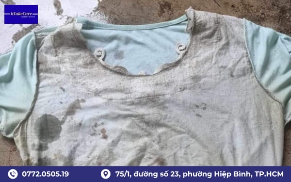 Nắm bắt cách tẩy áo bị mốc đen tránh ảnh hưởng quần áo sức khỏe