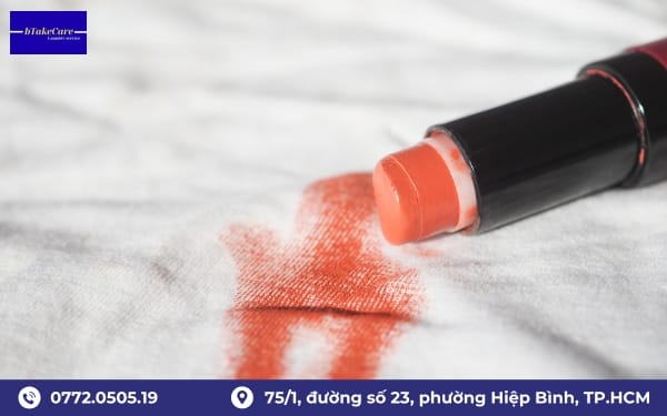 Những lưu ý cần nhớ khi làm sạch vết son trên áo