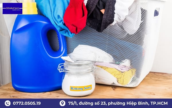 Vì sao baking soda thích hợp dùng tẩy vết mốc quần áo màu?